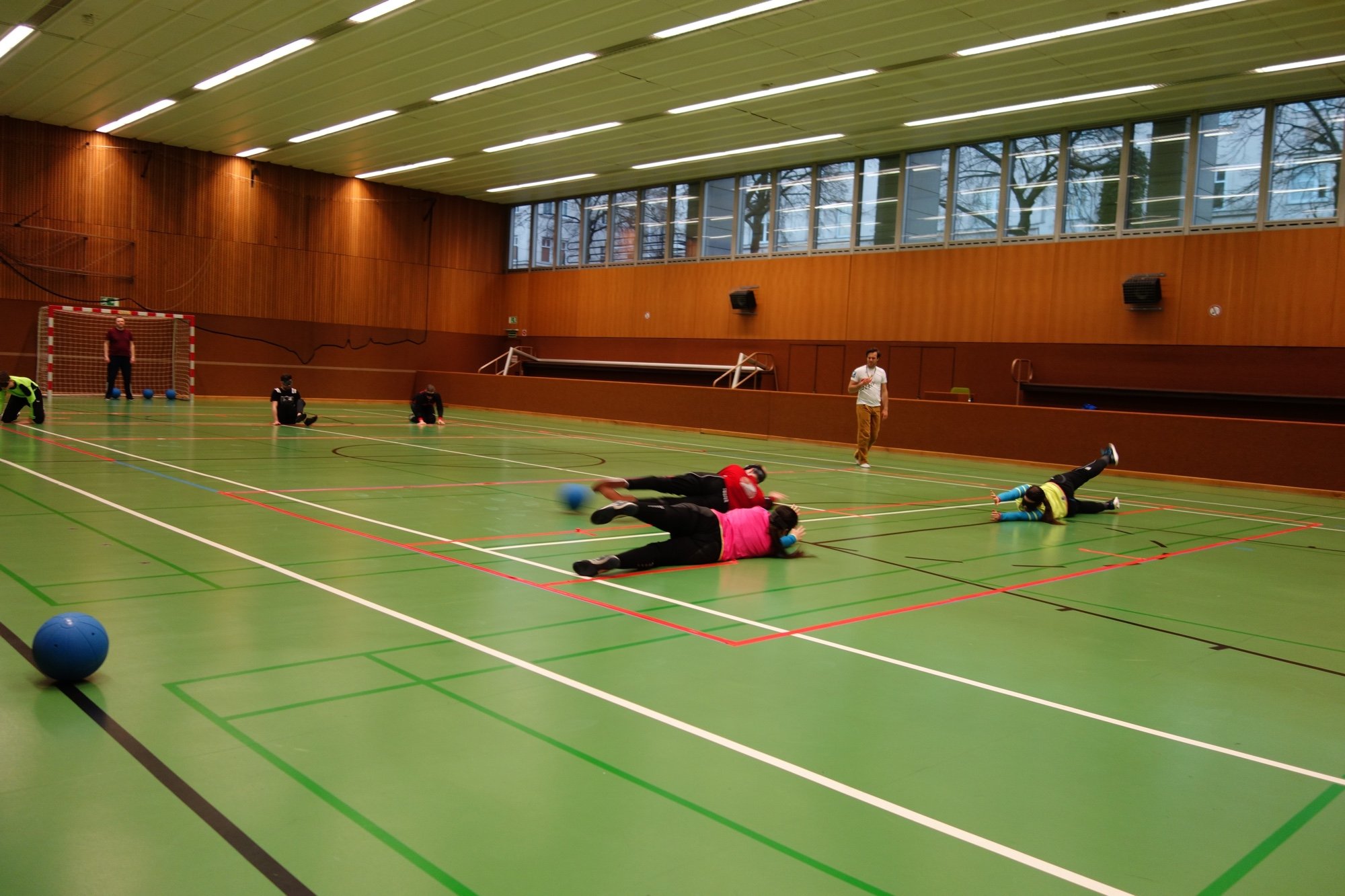 Die Zwillinge beim Goalballspielen